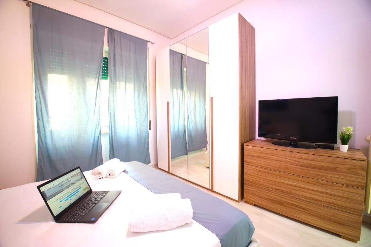 Hostly - Vittoria House - Near The Center With Private Parking Apartamento Nápoles Exterior foto