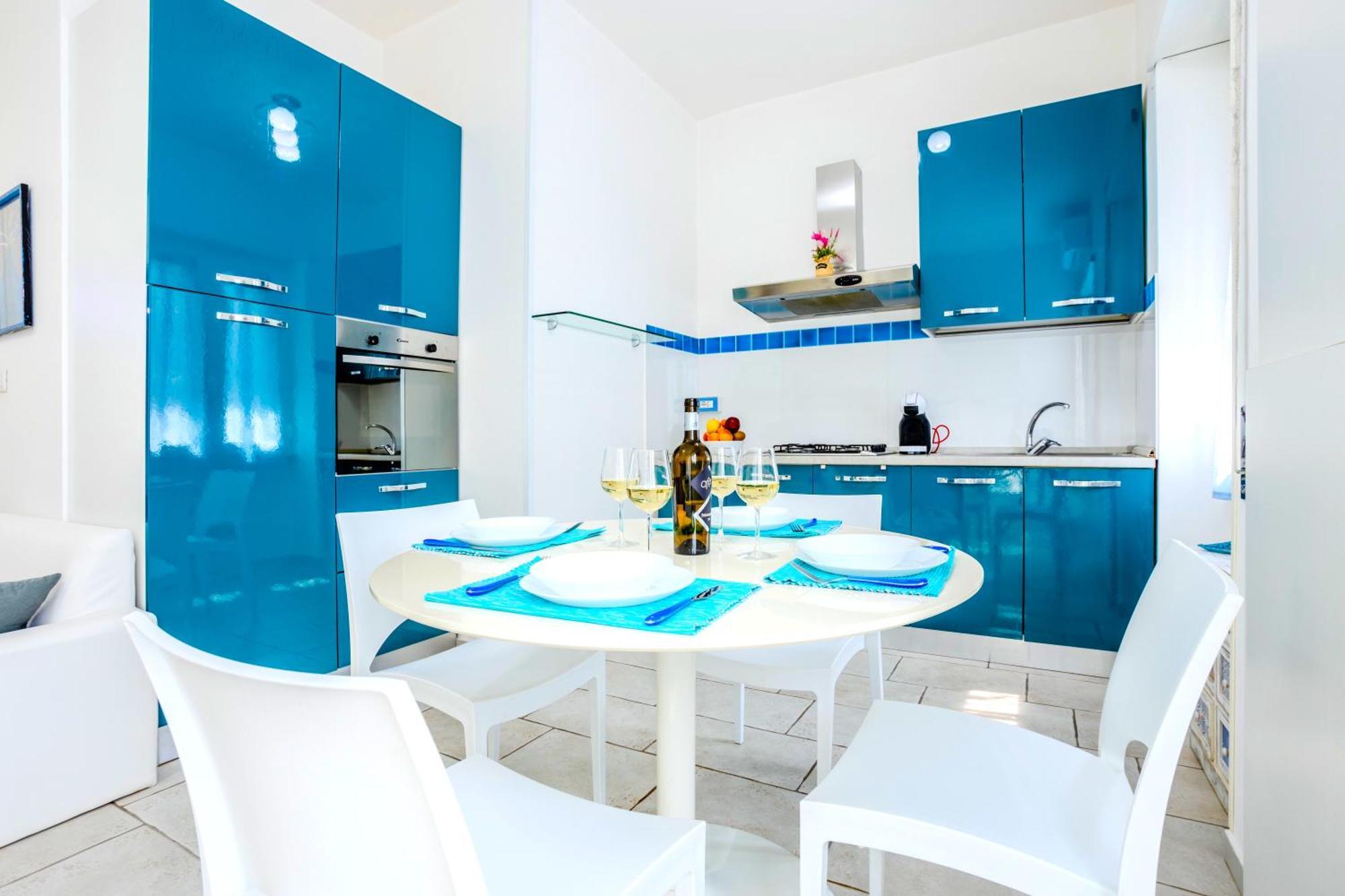 Hostly - Vittoria House - Near The Center With Private Parking Apartamento Nápoles Exterior foto